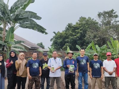 Silaturahmi dan perkenalan produk lanjut demplot produk bersama kelompok tani Teras Hijau Ciapus di Desa Sirnagalih Kecamatan Tamansari Bogor